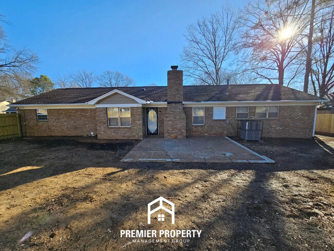 Building Photo - Newly Renovated 3BR Memphis Home w/ Vaulted Ceilings, Brick Fireplace & Covered Patio