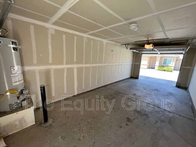 Building Photo - 2133 W Lark Ave