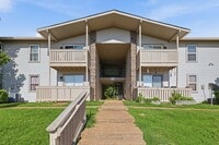 Building Photo - 815 Ashlawn Pl