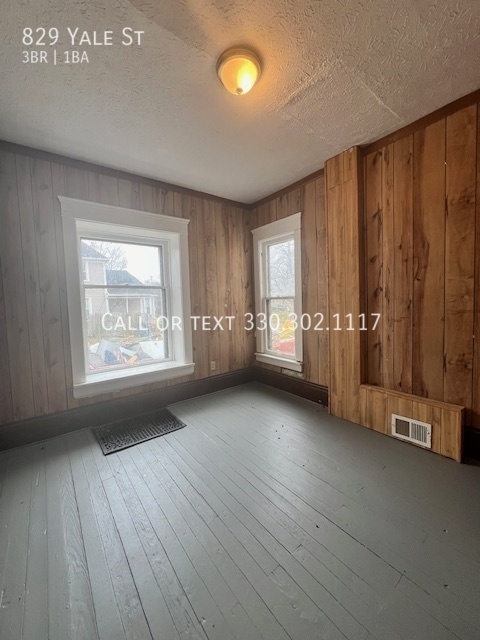 Building Photo - Three bedroom for rent - Akron OH