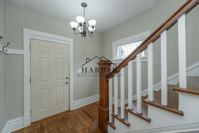 Building Photo - SE Rochester Living with Easy City Access