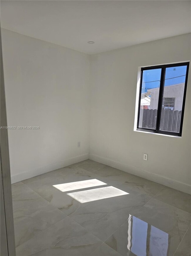 Building Photo - 2923 NW 16th Ave