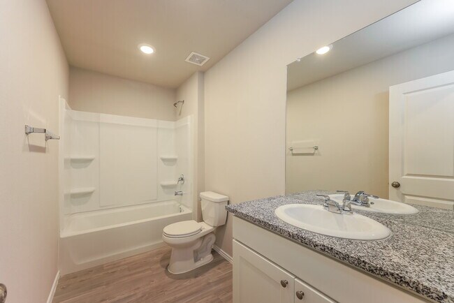 Building Photo - 5715 Leon Pl