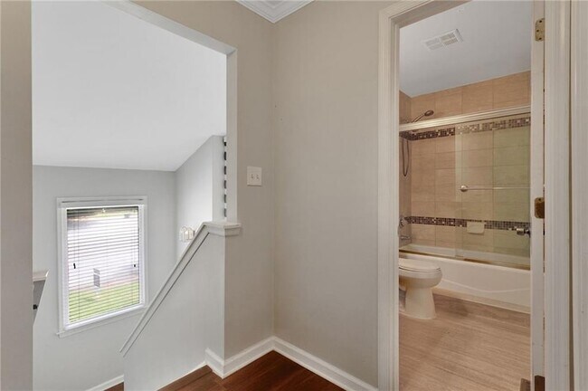 Building Photo - 1452 Briaroaks Trail NE
