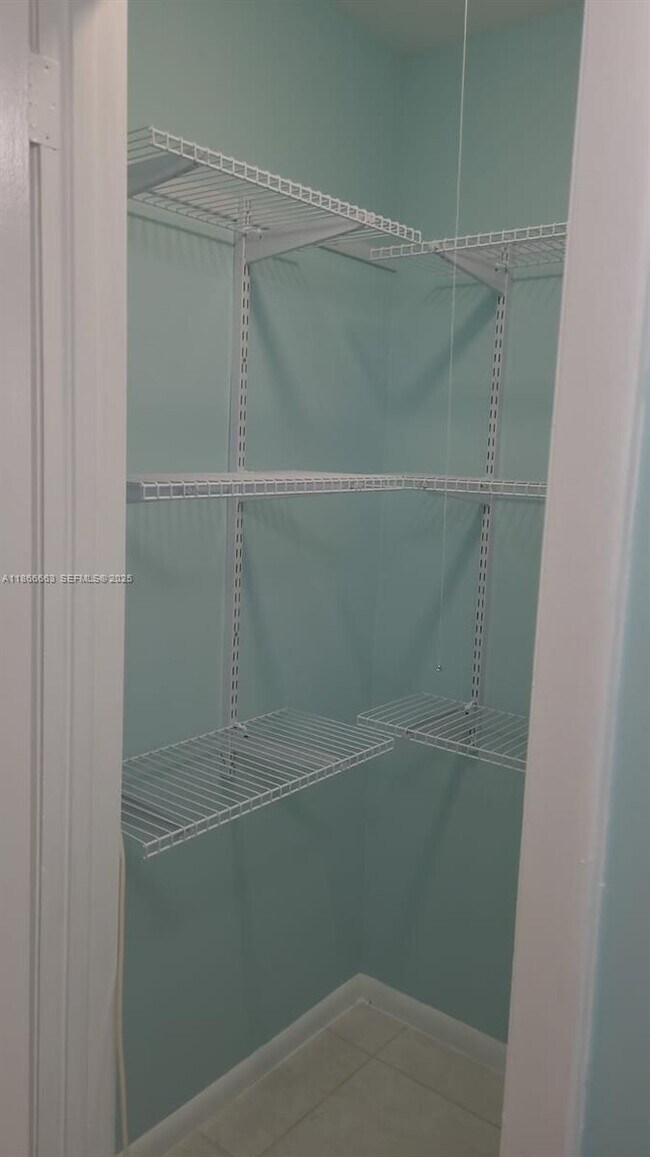 Building Photo - 202 Canterbury I