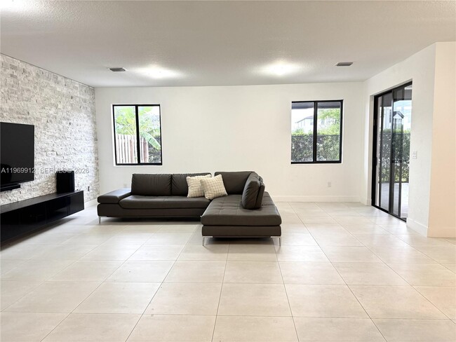 Building Photo - 13627 SW 157th Ct