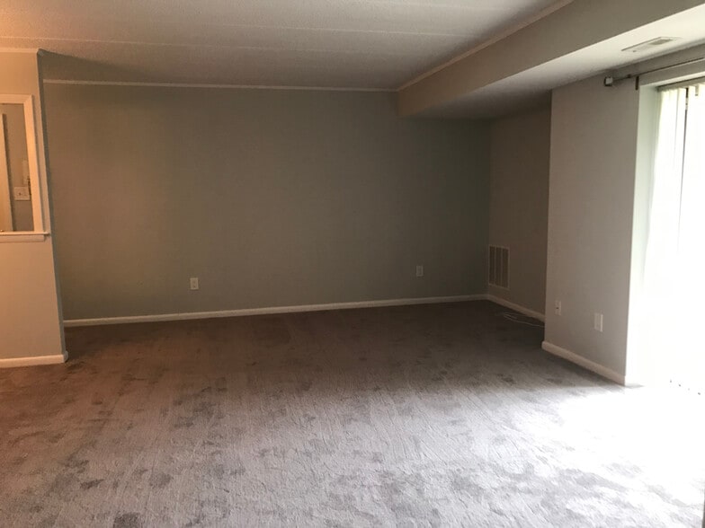 Living room from hallway - 125 Leedom Way