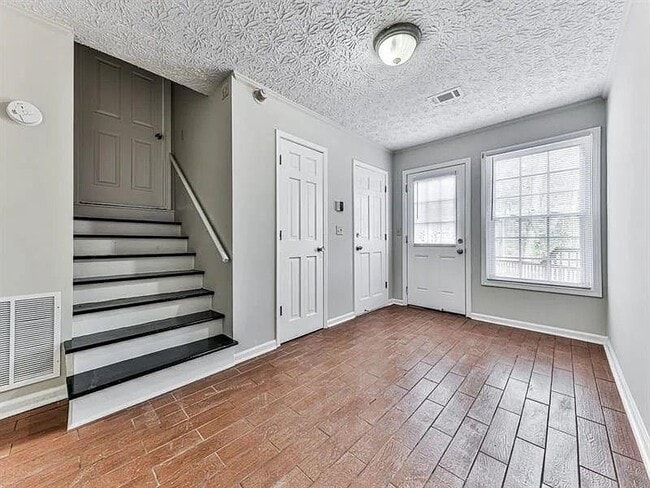 Building Photo - 1400 Boxwood Trce NW