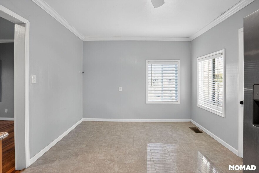 Building Photo - 1206 105th Ave