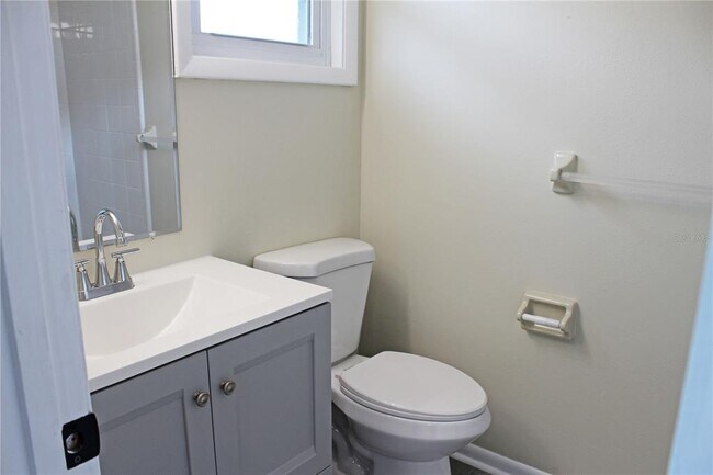 Building Photo - 608 Lark Dr
