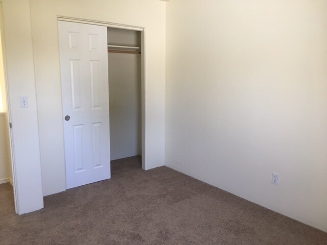 Building Photo - sax1823/1825