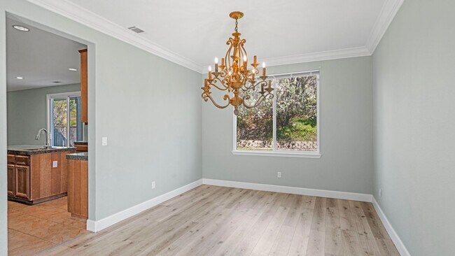 Building Photo - Beautiful two-story in Paradise Crest!