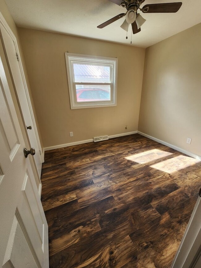 Building Photo - Updated 3 Bedroom Ranch style home
