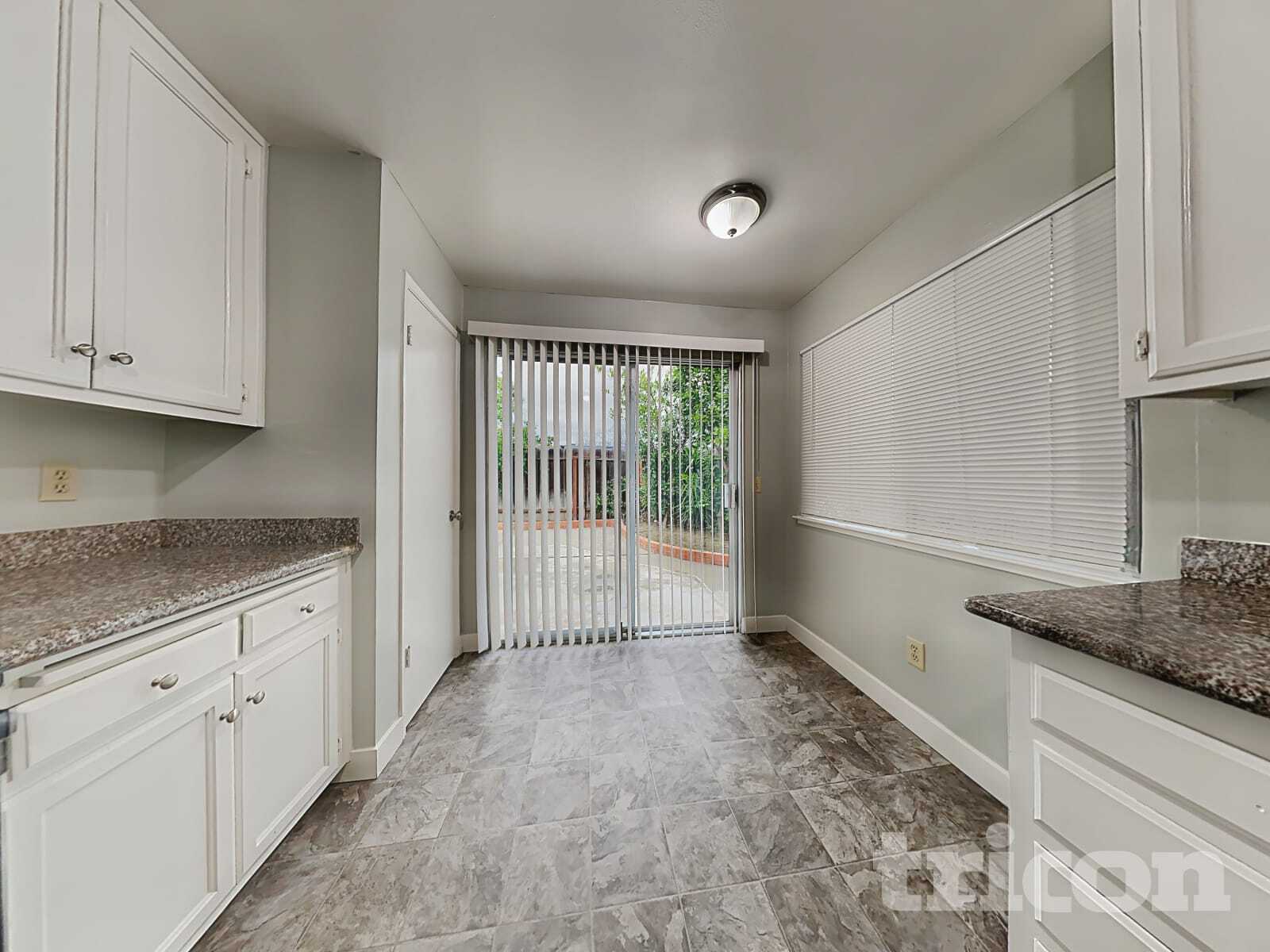 Building Photo - 1213 Essex Dr