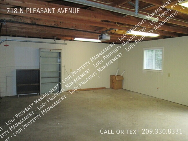 Building Photo - 718 N Pleasant Ave