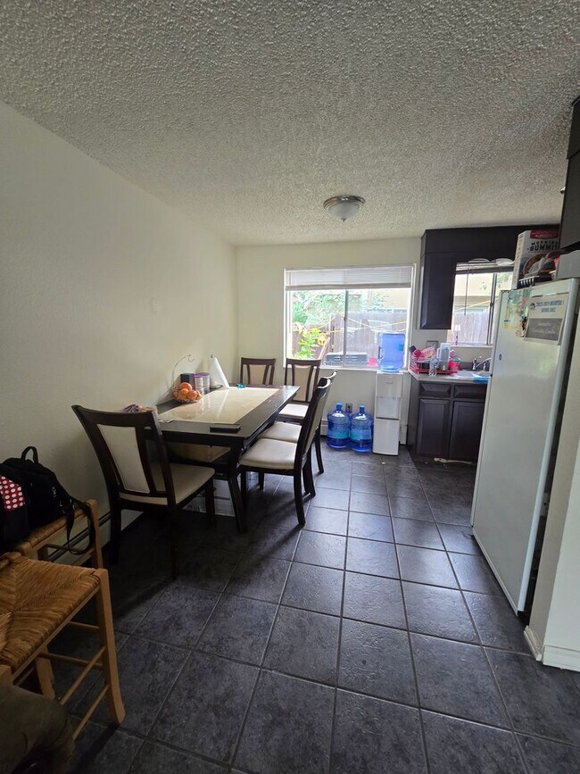 Building Photo - 2 Bedroom 1.5 Bath in Longmont, CO!