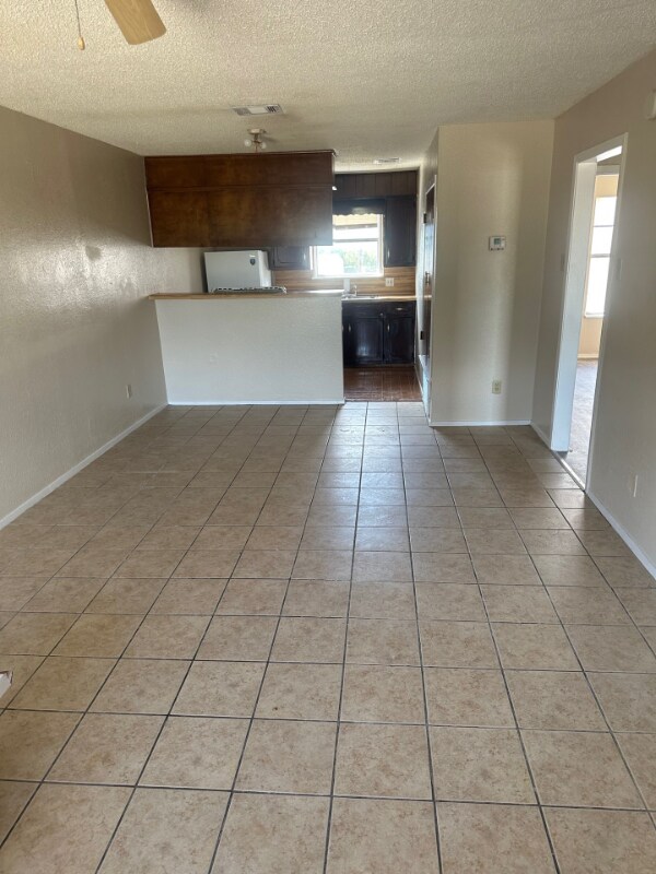 Building Photo - 112 E Crest Dr