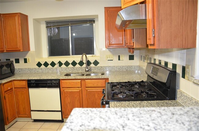 Building Photo - 1115 Faircrest Dr