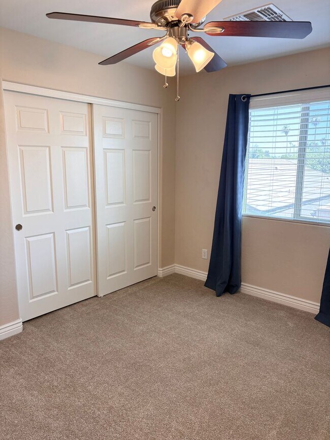 Building Photo - **STUNNING 4 BEDROOM/3 BATHROOM/2 CAR GARAGE/GATED COMMUNITY HOME IN MESA (SOUTHERN & LINDSAY)**