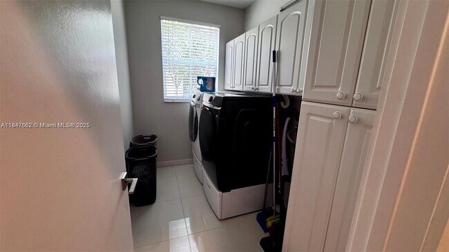 Building Photo - 4411 Foxtail Ln