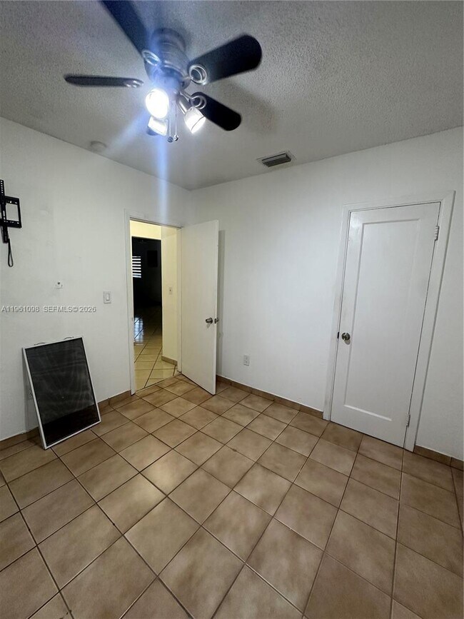 Building Photo - 200 W 53rd Terrace