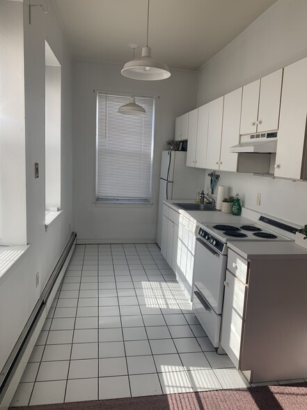 kitchen - 4300 Fleming St