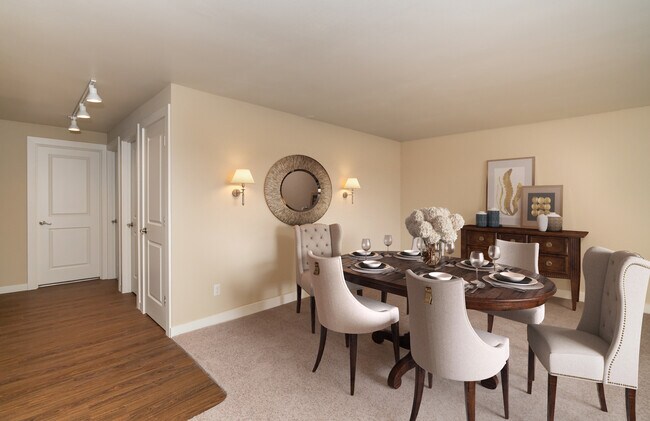 Interior Photo - Highland Ridge