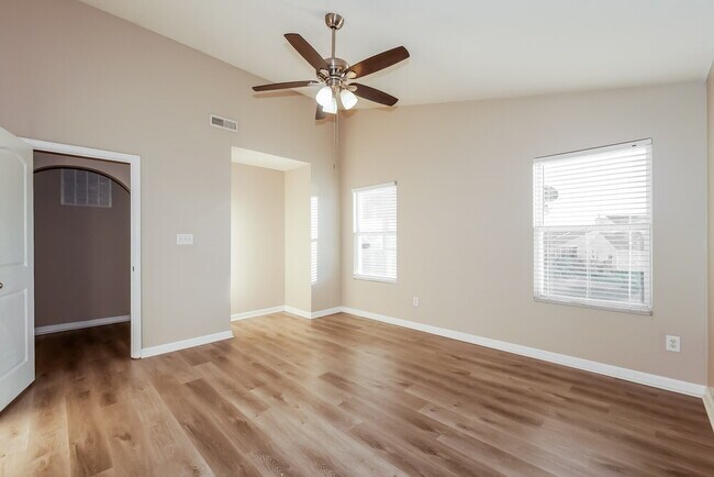 Building Photo - 15559 Old Pond Cir