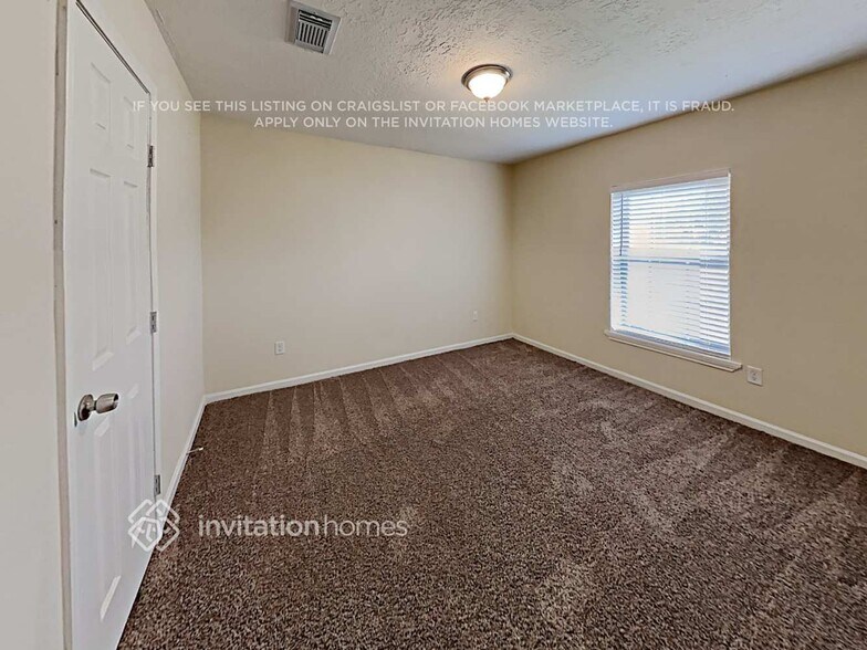 Building Photo - 16422 Oxnard Ln