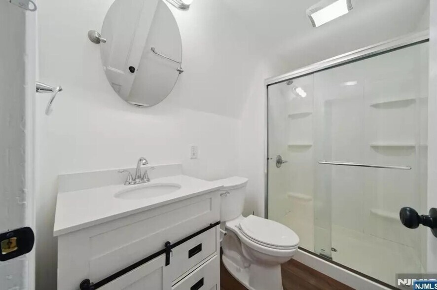 Building Photo - 9 Vincent Pl