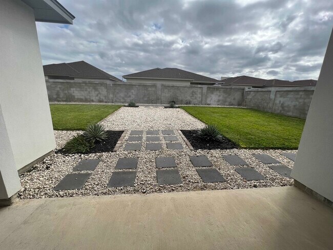 Building Photo - 409 Alex Haley Dr