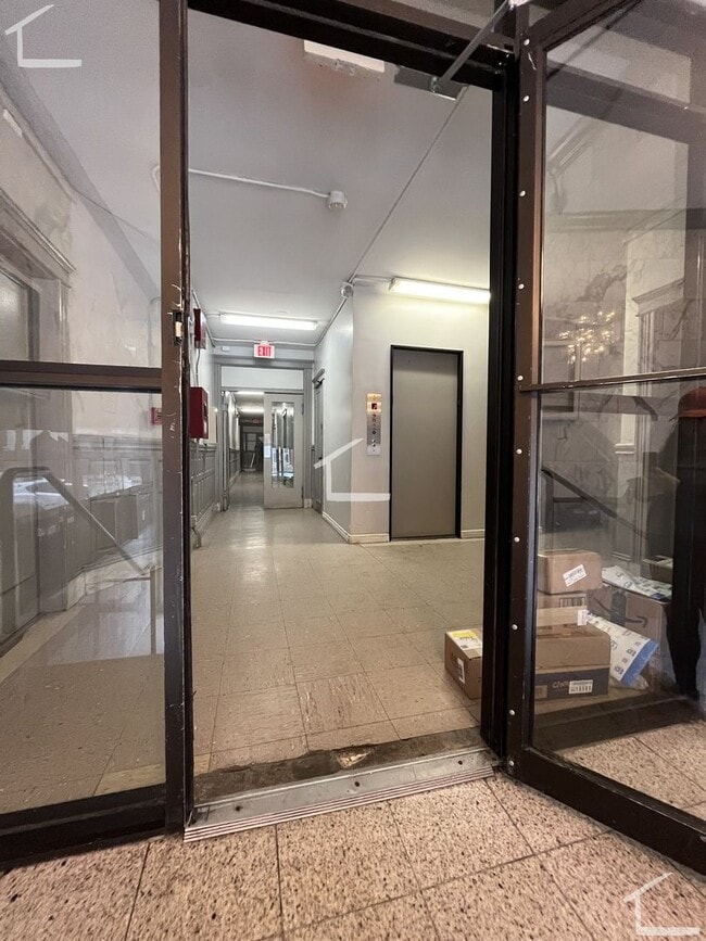 Building Photo - Royce Road