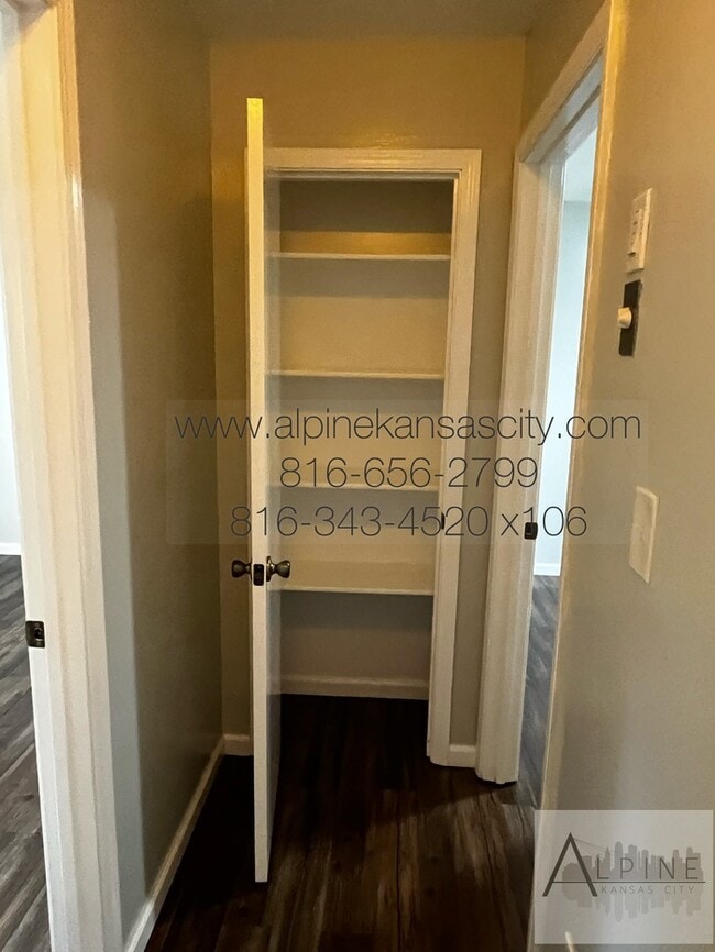 Building Photo - Northland Split Level All Electric!
