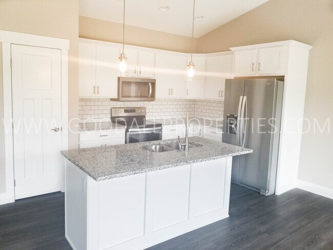 Building Photo - 4 Bedroom Ranch Home in Clive. Over 2000 sq feet of finished living area!
