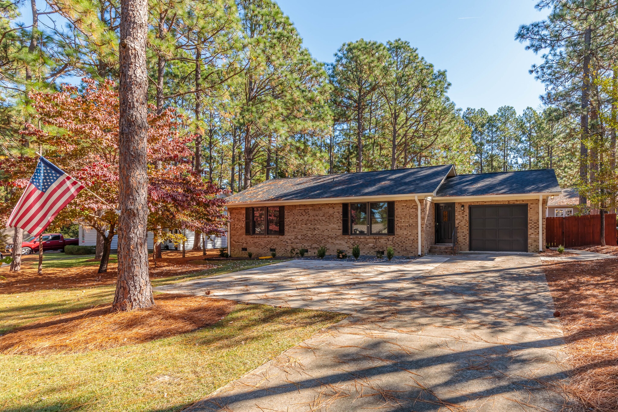 Building Photo - 1635 Longleaf Dr E