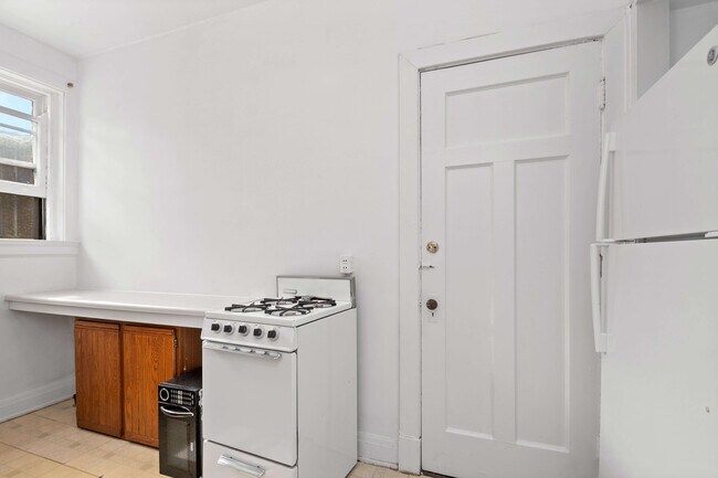 274 Senator, Unit 11 (10) - 274 Senator Place