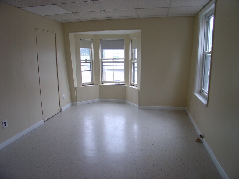 Building Photo - 22 Vinton St