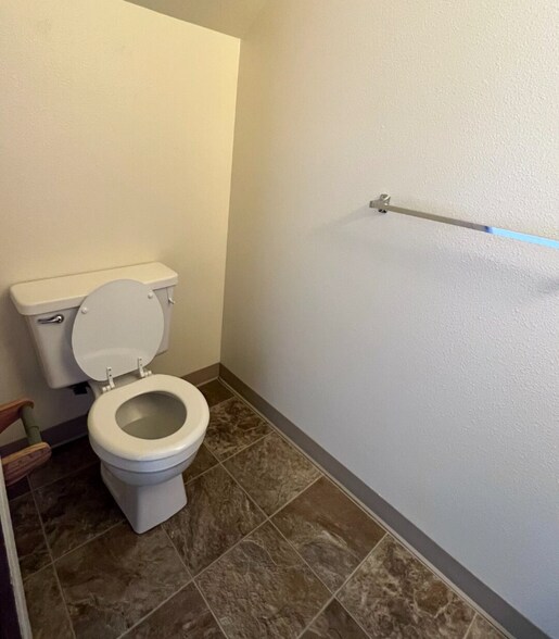 Building Photo - 100-190 SE Viewmont Ave