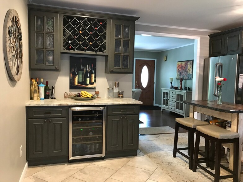 Building Photo - 14 Clark St