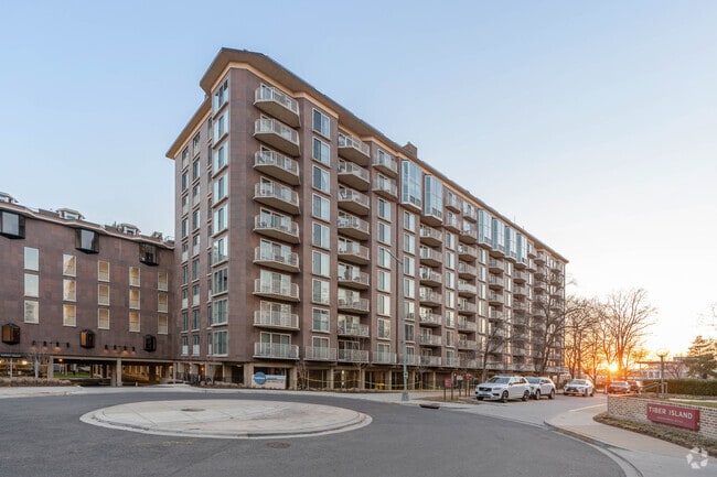 500 N St SW - Harbour Square