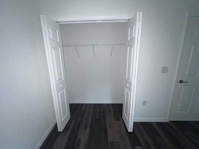 Building Photo - 18 Maple Ln