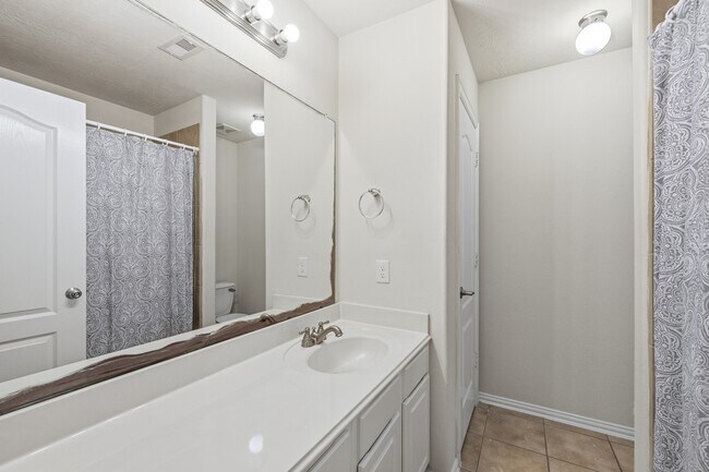 Building Photo - 2117 Rushing Spring Dr