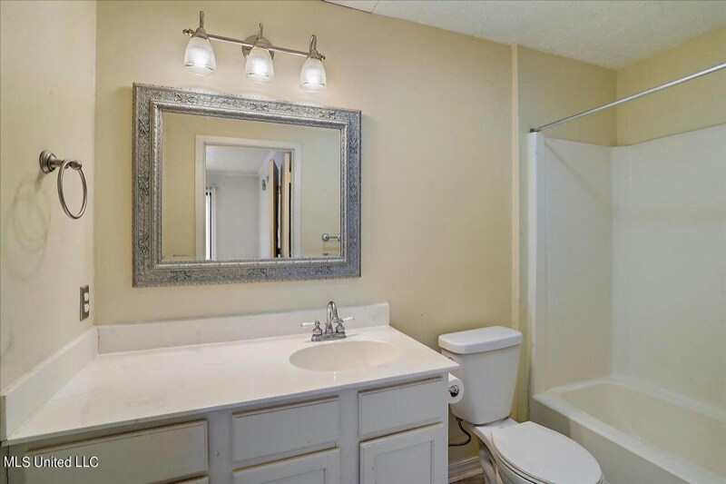 Building Photo - 200 Woodgreen Dr