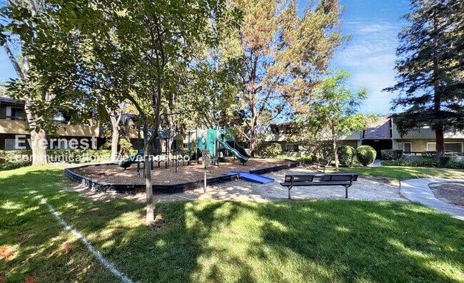 Building Photo - 283 Tradewinds Dr