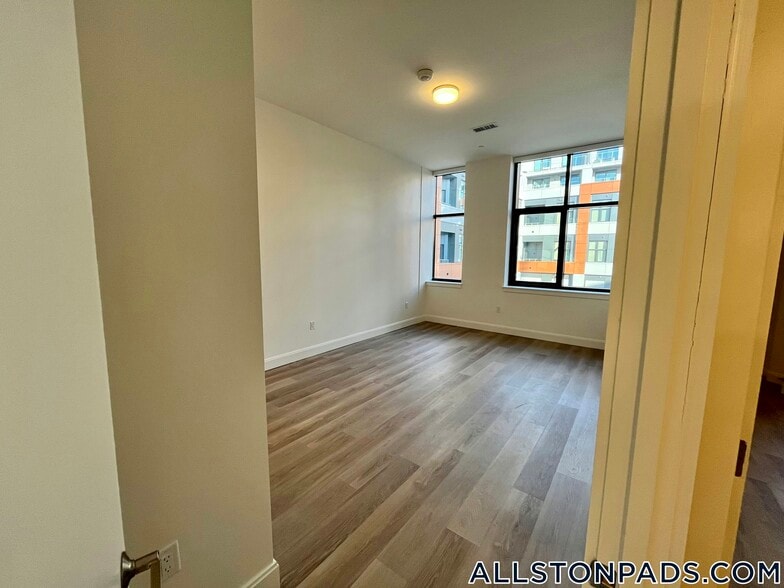 Building Photo - 1079 Commonwealth Ave