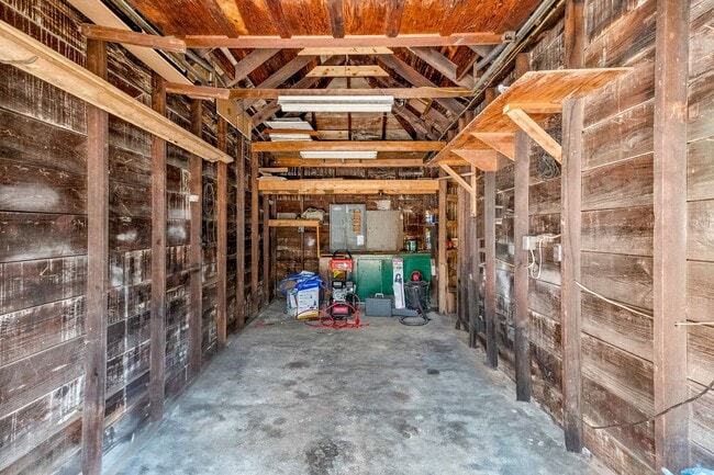 Building Photo - Bright & Comfortable North Providence Sing...