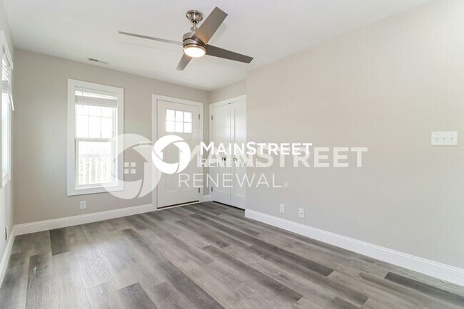 Building Photo - 2 Bedroom Pet-Friendly Home in St. Petersb...