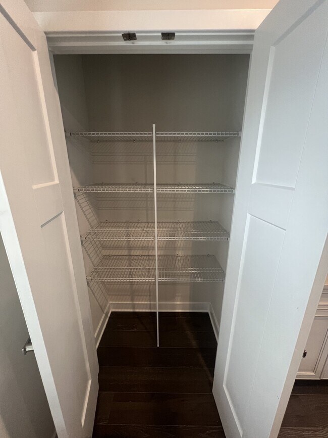 Building Photo - **Special Move-in Offer**  $500 off of the...