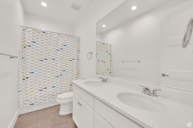 Building Photo - 1722 Oakridge Cir