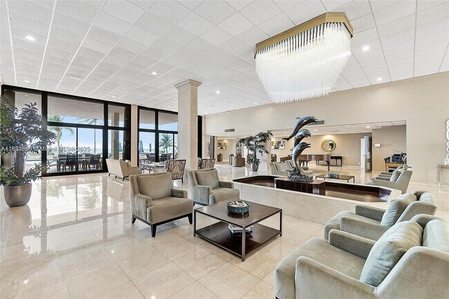Building Photo - 1149 Hillsboro Mile